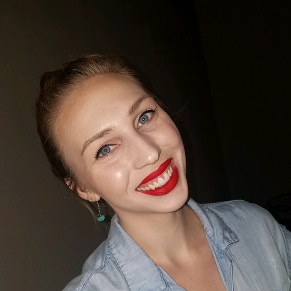 Meet your Posher, Catelyn - Picture 1 of 1